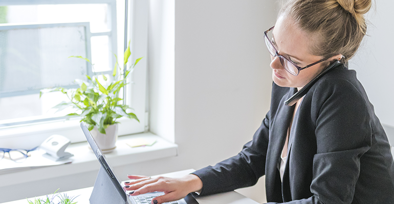 Dica da ergonomista: alongamentos para quem trabalha sentado
