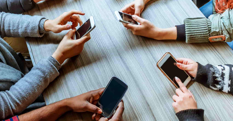 Postura ao usar o celular